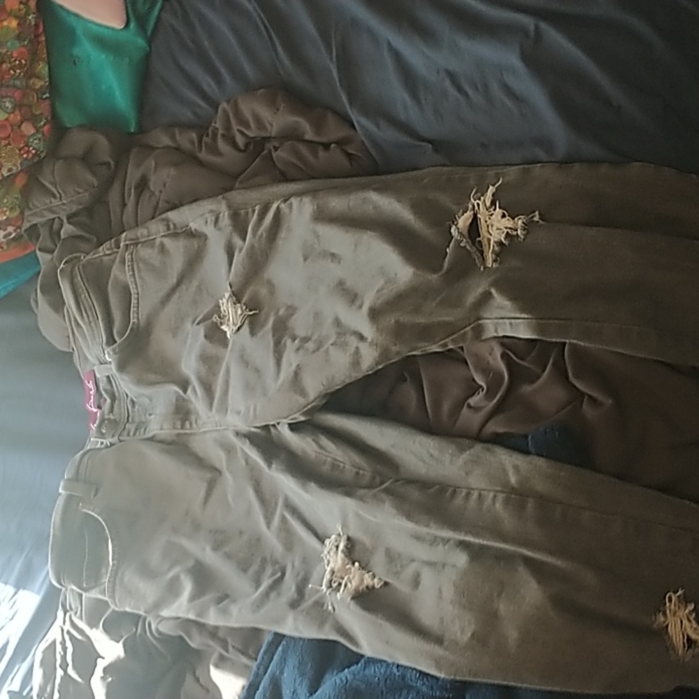 Grey ripped jeans by Gloria Vanderbilt